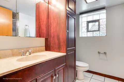 Bath - 539 W Eggerding Dr, Addison, IL 60101 photo 3 of 4