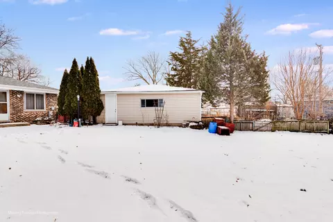 Exterior - 539 W Eggerding Dr, Addison, IL 60101 photo 3 of 5