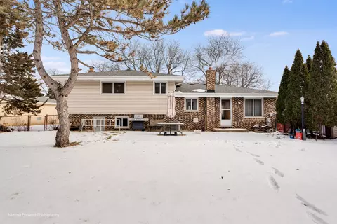 Exterior - 539 W Eggerding Dr, Addison, IL 60101 photo 4 of 5