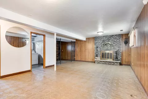 Living - 539 W Eggerding Dr, Addison, IL 60101 photo 6 of 6