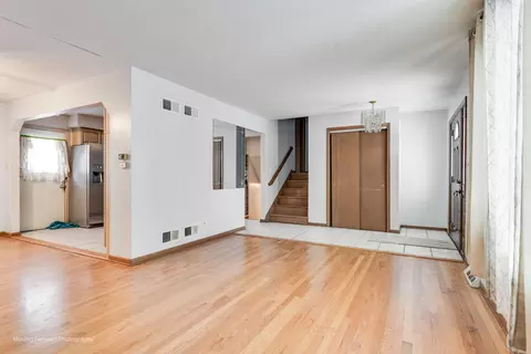 Living - 539 W Eggerding Dr, Addison, IL 60101 photo 1 of 6