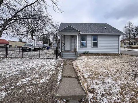 1703 N Division St, Davenport, IA 52804