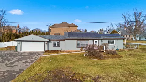 100 Pratt Blvd, Roselle, IL 60172