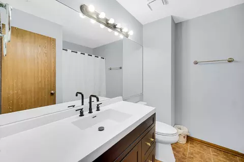 Bath - 369 Gregory St, Aurora, IL 60504 photo 2 of 2