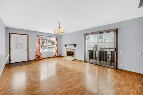 Living - 369 Gregory St, Aurora, IL 60504 photo 3 of 4