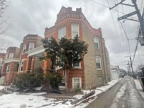 Exterior - 4014 W Cornelia Ave, Chicago, IL 60641 photo 2 of 5