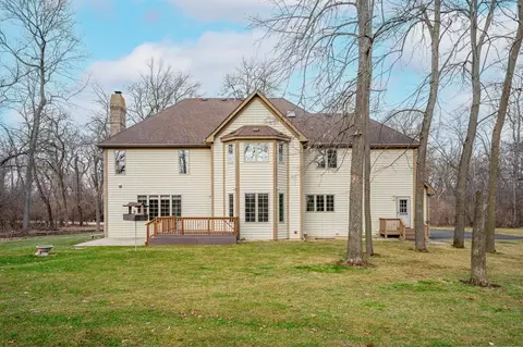 7415 Forest Oak Dr, Mchenry, IL 60050 photo 2
