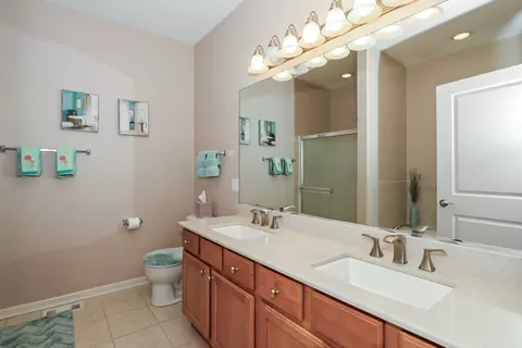 Bath - 895 Eineke Blvd, Algonquin, IL 60102 photo 1 of 3