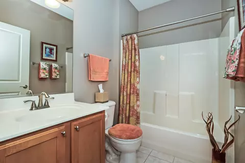 Bath - 895 Eineke Blvd, Algonquin, IL 60102 photo 3 of 3