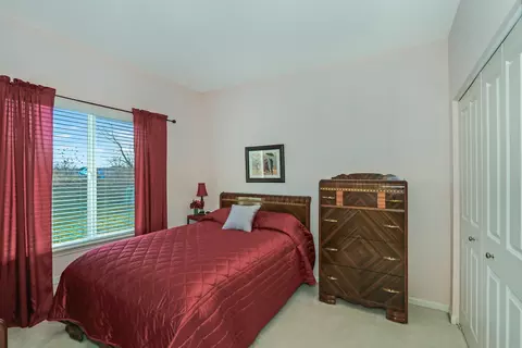 Bedroom - 895 Eineke Blvd, Algonquin, IL 60102 photo 4 of 4