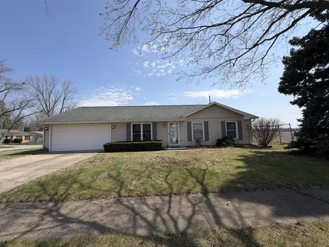 1002 Goldenview Dr, Champaign, IL 61821