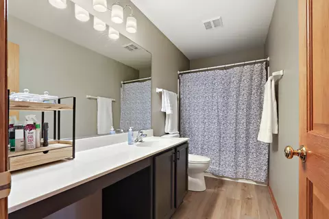 Bath - 1203 Devon Dr, Antioch, IL 60002 photo 1 of 2