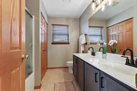 Bath - 1203 Devon Dr, Antioch, IL 60002 photo 2 of 2