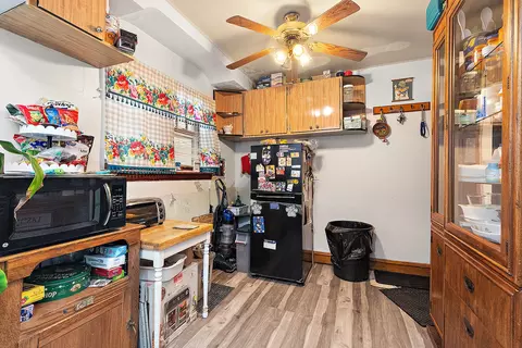 Kitchen - 6036 S 74th Ave, Summit, IL 60501 photo 2 of 3
