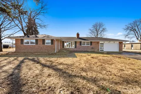 1410 Freed Rd, Sycamore, IL 60178