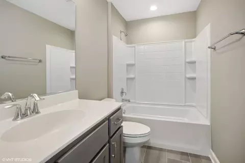 Bath - 276 Masters Dr, Addison, IL 60101 photo 2 of 2