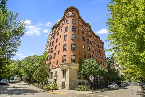1210 N Astor St #1A, Chicago, IL 60610