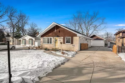 138 N Elmwood Ave, Wood Dale, IL 60191