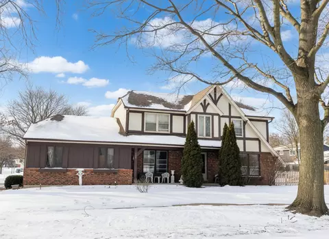 713 Dawes St, Libertyville, IL 60048