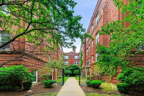 3458 N Janssen Ave #H1, Chicago, IL 60657