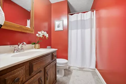 Bath - 102 Nottingham Chase Chase, Normal, IL 61761 photo 2 of 2