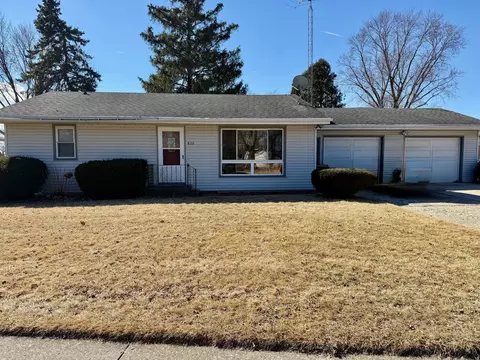 820 N Crestview Trl, Byron, IL 61010