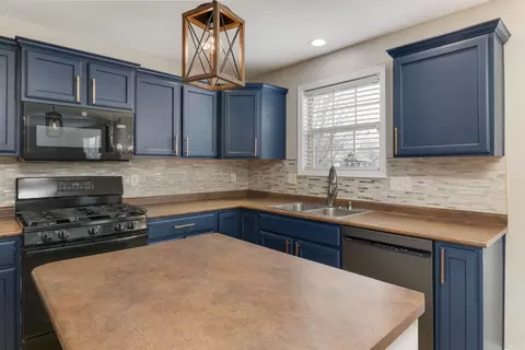 Kitchen - 1508 Biltmore Ct, Normal, IL 61761 photo 4 of 6