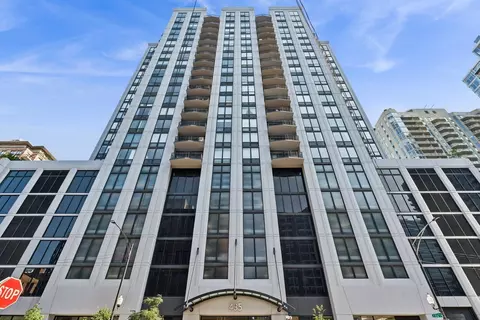 435 W Erie St #2104, Chicago, IL 60654