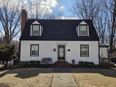 907 W Hovey Ave, Normal, IL 61761