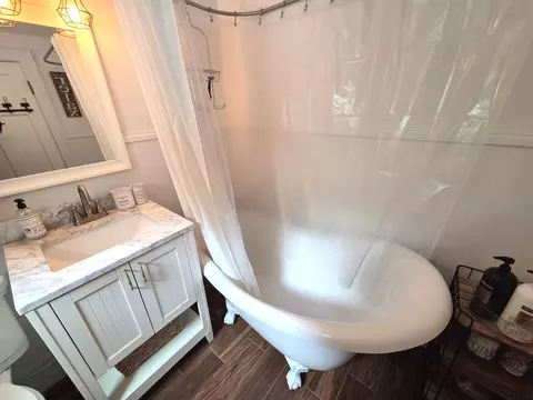 Bath - 907 W Hovey Ave, Normal, IL 61761 photo 3 of 3