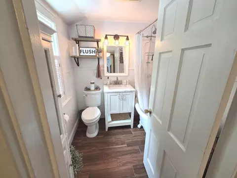 Bath - 907 W Hovey Ave, Normal, IL 61761 photo 2 of 3