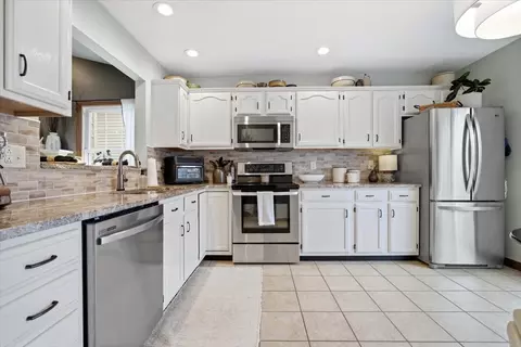 Kitchen - 2731 Arrowhead Dr, Bloomington, IL 61704 photo 1 of 3