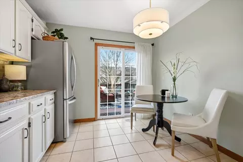 Kitchen - 2731 Arrowhead Dr, Bloomington, IL 61704 photo 2 of 3