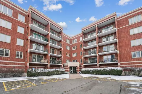 6461 W Warner Ave #311, Chicago, IL 60634