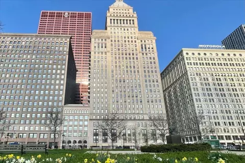 310 S Michigan Ave #1713, Chicago, IL 60604