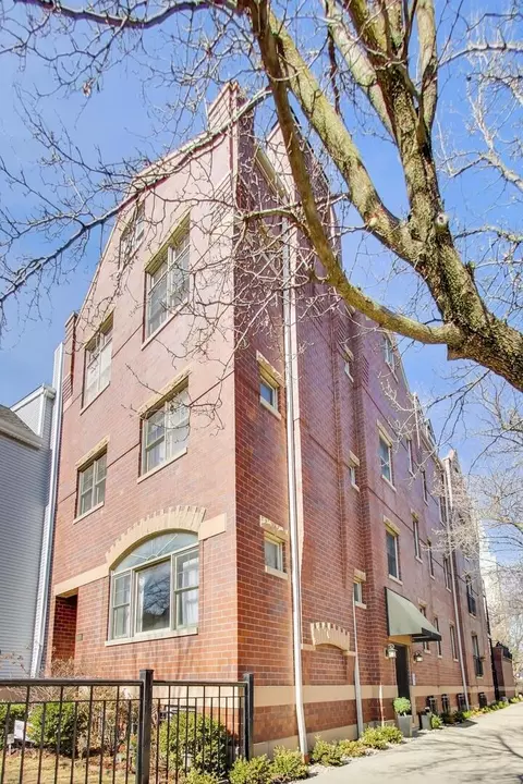 1400 W George St #3, Chicago, IL 60657