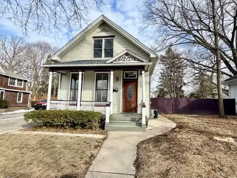 115 N Porter St, Elgin, IL 60120