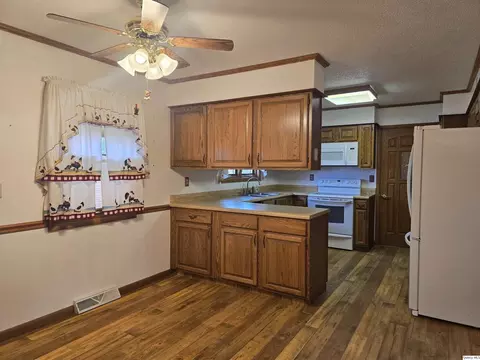 239 Rogers Rd, Carthage, IL 62321 photo 5