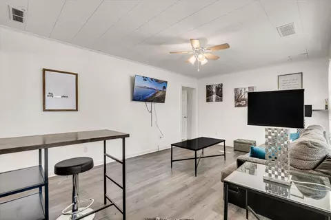 Living - 3229 66th Ave, Moline, IL 61265 photo 4 of 5