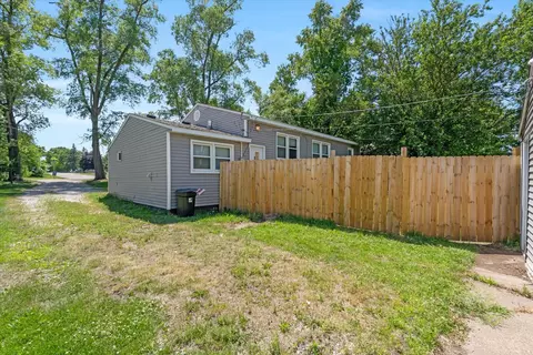 Exterior - 3229 66th Ave, Moline, IL 61265 photo 4 of 5
