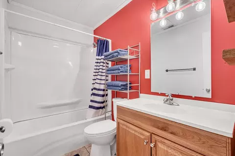 Bath - 3229 66th Ave, Moline, IL 61265 photo 1 of 1