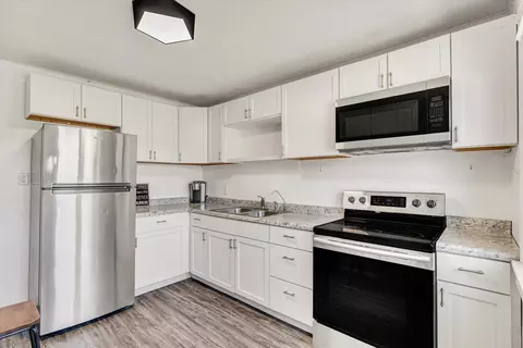 Kitchen - 3229 66th Ave, Moline, IL 61265 photo 4 of 4