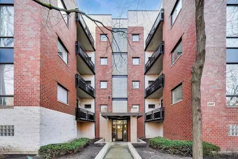 2317 W Wolfram St #415, Chicago, IL 60618