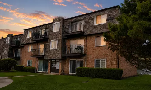 9387 Bay Colony Dr #3W, Des Plaines, IL 60016