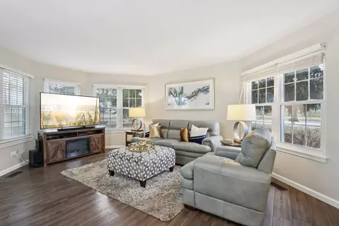 Living - 1002 Interloch Ct #1002, Algonquin, IL 60102 photo 1 of 3
