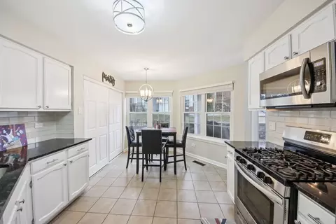 Kitchen - 1002 Interloch Ct #1002, Algonquin, IL 60102 photo 1 of 4