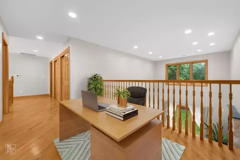 Entry Way - 1017 E Red Oak St, Addison, IL 60101 photo 4 of 5
