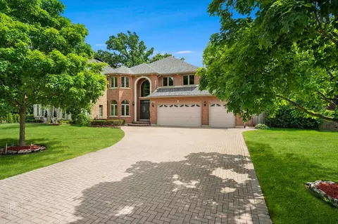 1017 E Red Oak St, Addison, IL 60101