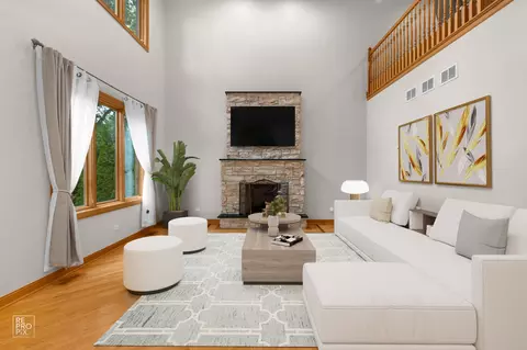 Living - 1017 E Red Oak St, Addison, IL 60101 photo 4 of 6