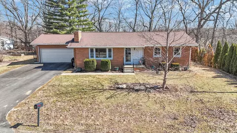 606 S Jefferson St, Mahomet, IL 61853